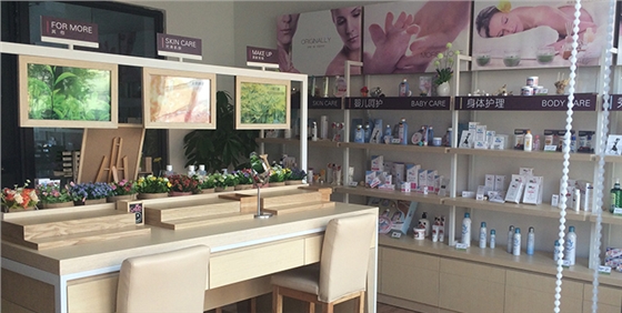 化妆品展柜在销售中的重要性 化妆品展柜在销售中的重要性