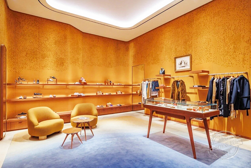HERMES 高端服装展柜定制